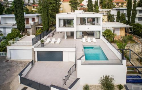 Amazing Home In Dramalj