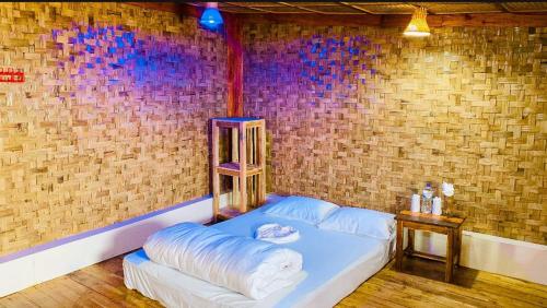 Postel nebo postele na pokoji v ubytování Giri Raj Resort Bandarban