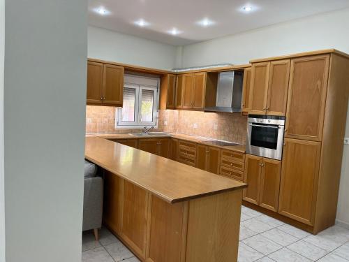 Residence for 6 persons in centre of Loutraki & 300 meters from the beach!