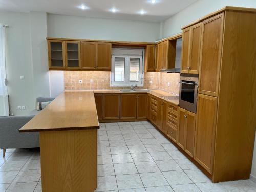 Residence for 6 persons in centre of Loutraki & 300 meters from the beach!