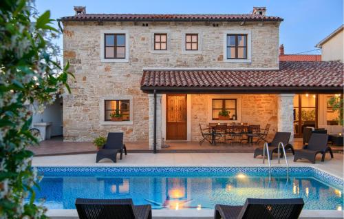 Gorgeous Home In Valtura