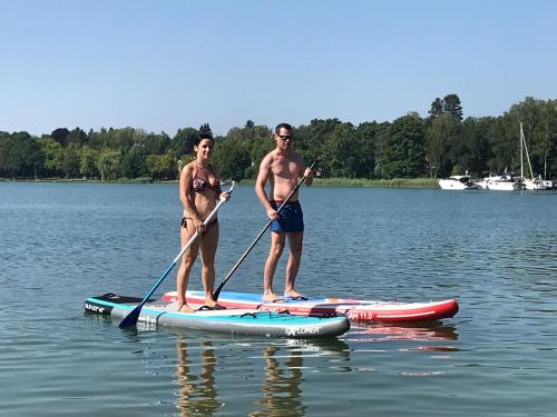 Επισκέπτες που μένουν στο TraumZeitBoot Helmut - exklusiver Festlieger in perfekter Lage am Scharmützelsee Bad Saarow