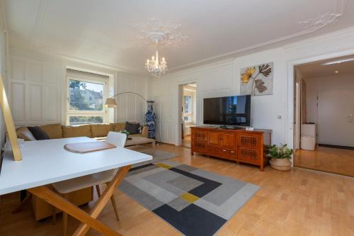 Gemini Zurich Apartment DIAMOND - 2BR with Huge Terrace