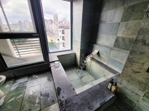 Un baño de Shan Ming Shui Xiu Hot Spring Resort