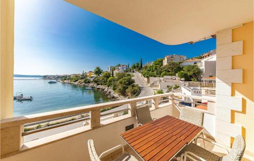 Cozy Apartment In Okrug Gornji