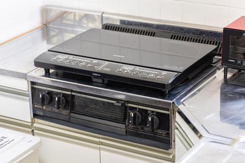 a stove top oven sitting on top of a counter at 雲海坊 in Kannami