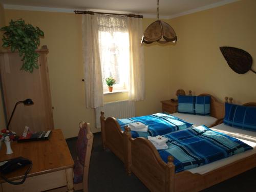 a bedroom with a bed and a table and a window at Gasthof zur Schweiz in Jena