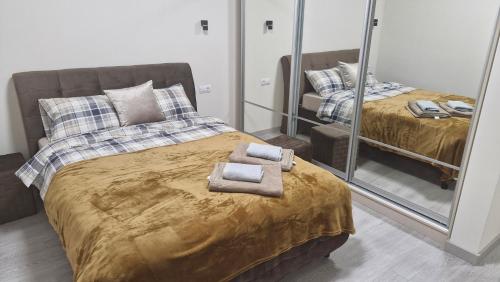 Una cama o camas en una habitación de Odyssey