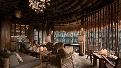 Coin salon dans l'établissement Dinso Resort & Villas Phuket, Vignette Collection by IHG