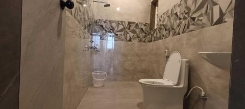 a bathroom with a toilet and a sink at Hotel O Shagun hotel and Banquets in Gomti Nagar