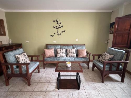 Casa Familiar Los Gringas