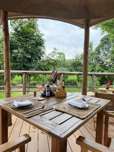 Tantawan Tented Campにあるバルコニーまたはテラス