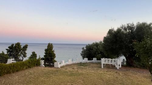 Gallery image of kaloutsikos sea view house in Mola Kalyva