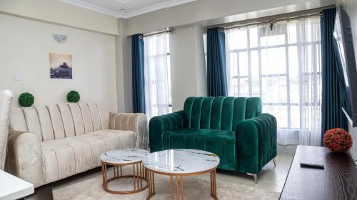 Ruang duduk di Cosy Flamingo furnished apartments