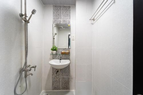 Ένα μπάνιο στο KHKO Charisse Hotel Delhi Darbar