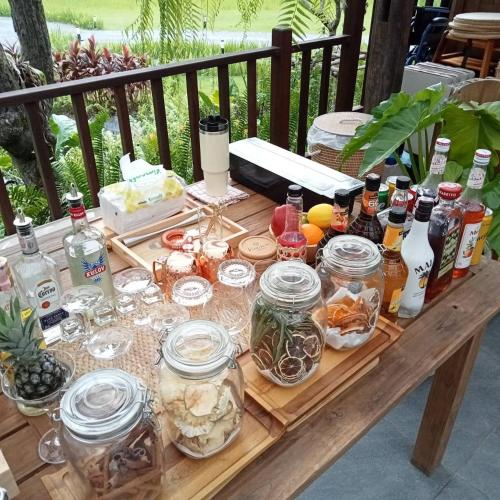 ホテルの敷地内または近くでの食事または食べ物