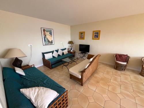 Χώρος καθιστικού στο Luxurious sea view apartment
