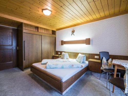 Posteľ alebo postele v izbe v ubytovaní Apartment in Saalbach-Hinterglemm near Ski Area