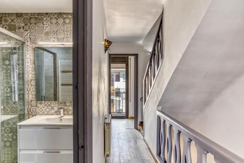 a bathroom with a sink and a staircase at Port Empúries in Empuriabrava