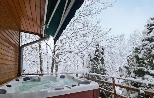 Το 5 Bedroom Cozy Home In Sertic Poljana τον χειμώνα