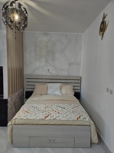 Una cama o camas en una habitación de Over cloud 2