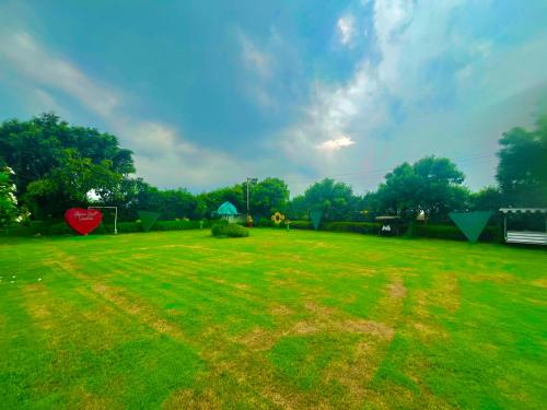 Gambar di galeri bagi The Four Season Resort, Vrindavan - A Hidden Gem Nested in Nature's Lap # BY ELEGANCE GROUP## di Vrindāvan