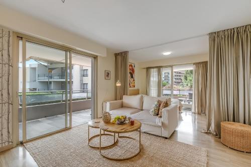 Studio Near Beach, Sea View & Garage - Happy Rentals