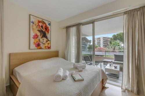 Studio Near Beach, Sea View & Garage - Happy Rentals