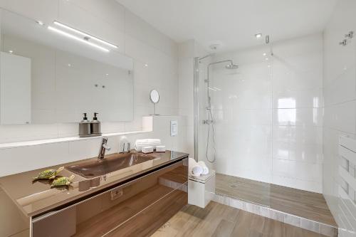Studio Near Beach, Sea View & Garage - Happy Rentals