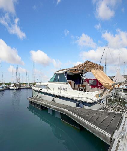 Nuit Insolite sur un Bateau au Cœur de Bordeaux