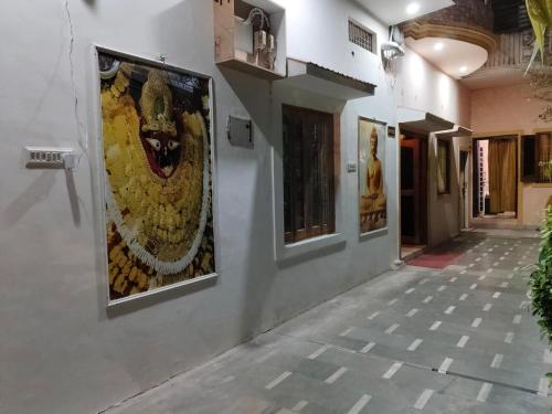 a wall with a picture of a rooster on it at Shri Shiva Homestay by VM Stays in Varanasi