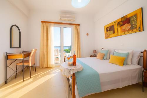 Katil atau katil-katil dalam bilik di Ionian View Apartments - Parga Panoramic Seaview Gems