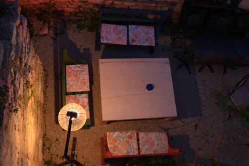 an overhead view of a ping pong table and an umbrella at Kamene Priče rooms, music and food in Bale