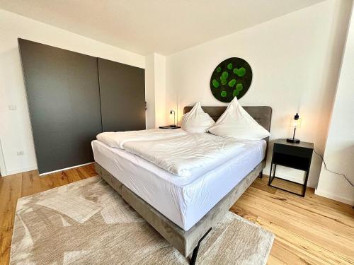 Postel nebo postele na pokoji v ubytování City-Apartment mit Rheinblick