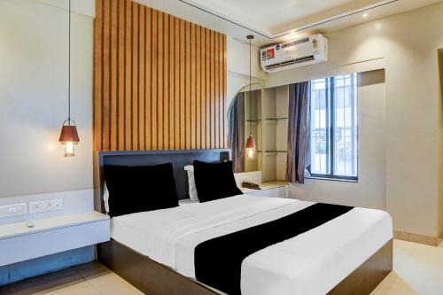 a bedroom with a large bed and a window at Collection O Gravity Inn in Dāpuri