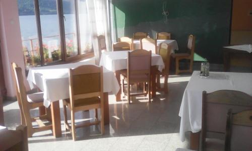 En restaurant eller et spisested på Cabana Delfinul