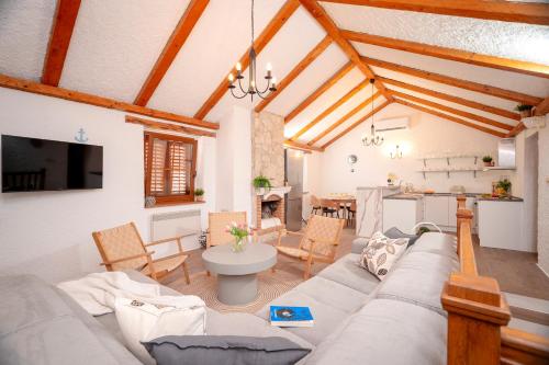 Villa Marea - Old Town Retreat