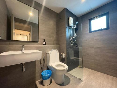 Maya Bay Residences at Gamuda Cove, Next to SplashManiaにあるバスルーム