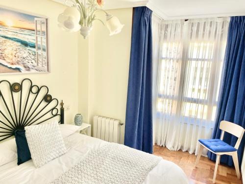 Кровать или кровати в номере Cimadevilla 16