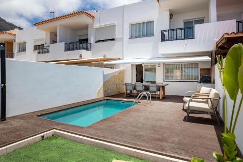 FAMILY HOME WITH POOL AND SEA VIEW by LoveTenerife