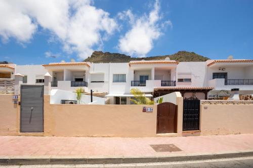 FAMILY HOME WITH POOL AND SEA VIEW by LoveTenerife