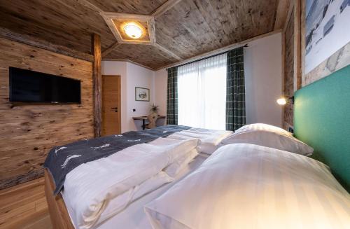Postel nebo postele na pokoji v ubytování Chalet Hoamatgfühl - by myNests