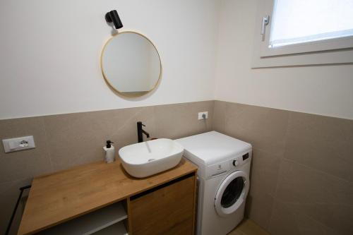 a bathroom with a washing machine and a mirror at Altichiero 105 in Padova