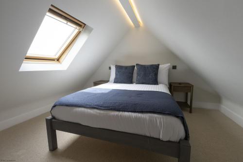 Ένα ή περισσότερα κρεβάτια σε δωμάτιο στο Bell House Oxford - The Noke