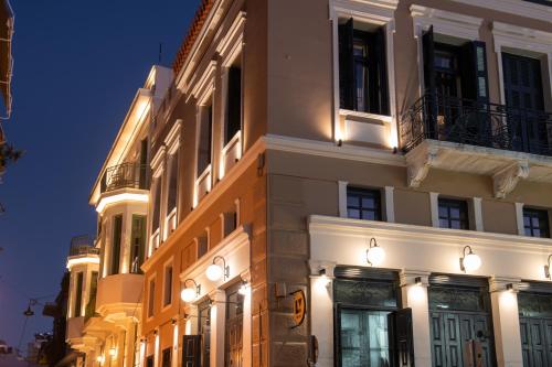 Living Yard Thissio — Property building
