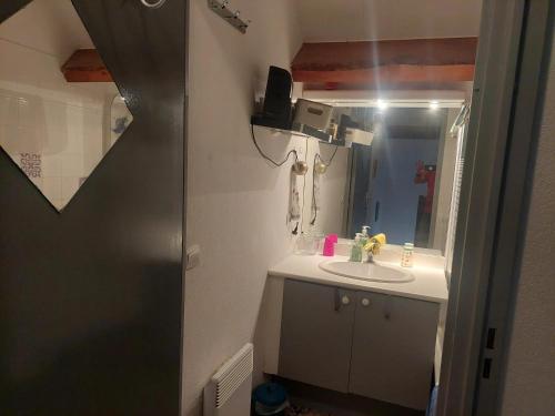 Kúpeľňa v ubytovaní Chalet rustique à La Salvetat-sur-Agout avec vue montagne