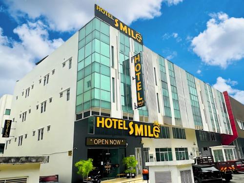 a hotel with a sign that reads hotel smiles at Smile Hotel Subang Airport in Shah Alam