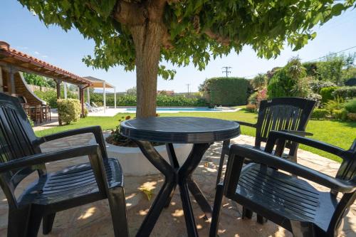 Сад в Poolside Paradise Dilesi by ΜΡS