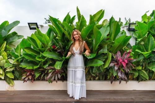 Zahrada ubytování Bali-Inspired Villa with Private Pool ,Sleeps 10