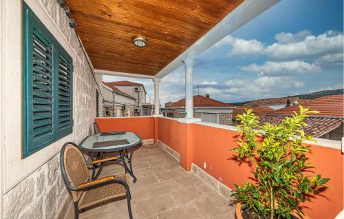 Lovely Apartment In Slatine With Wifi